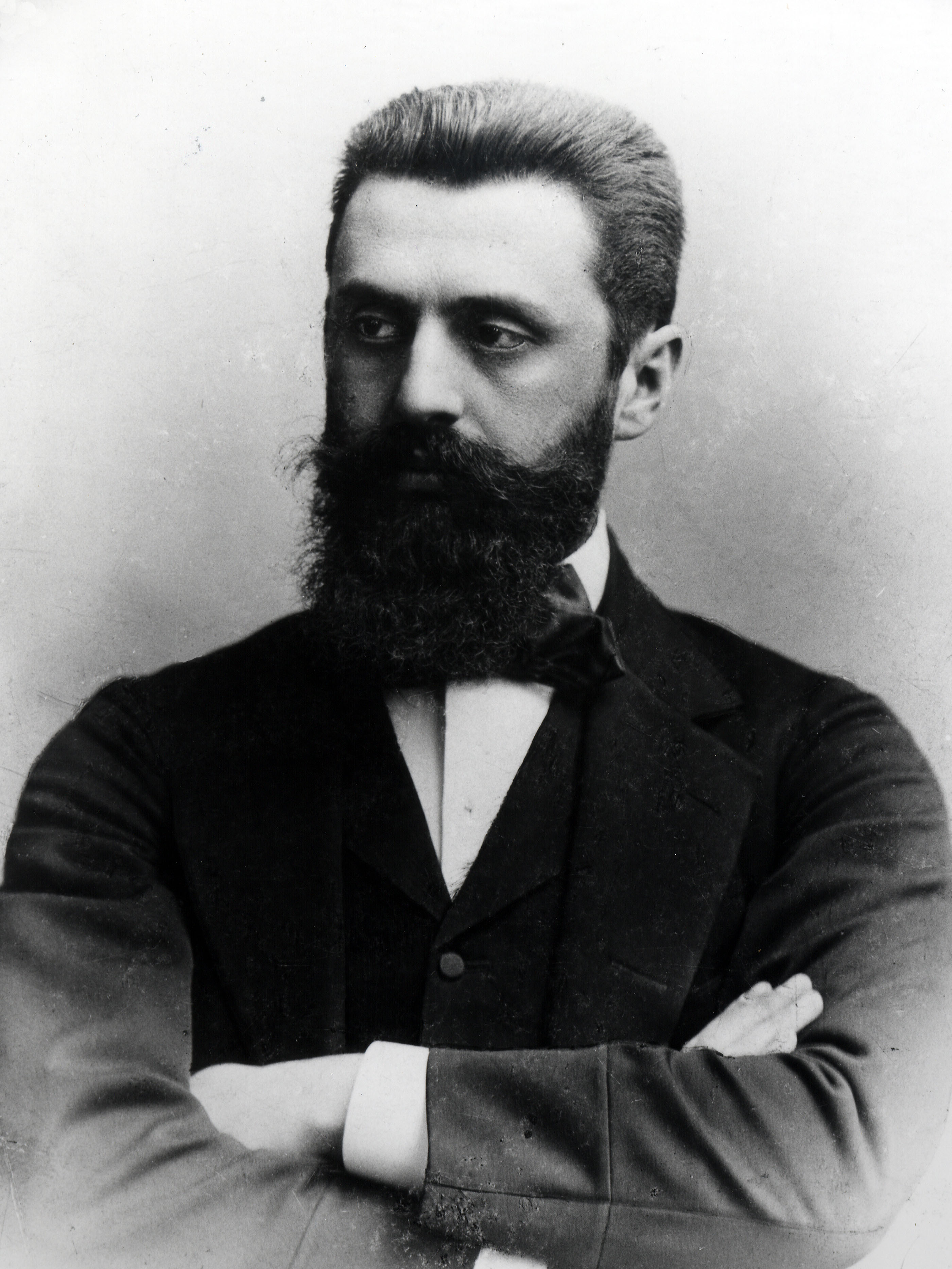 Historical black-and-white portrait of Theodor Herzl in 1898